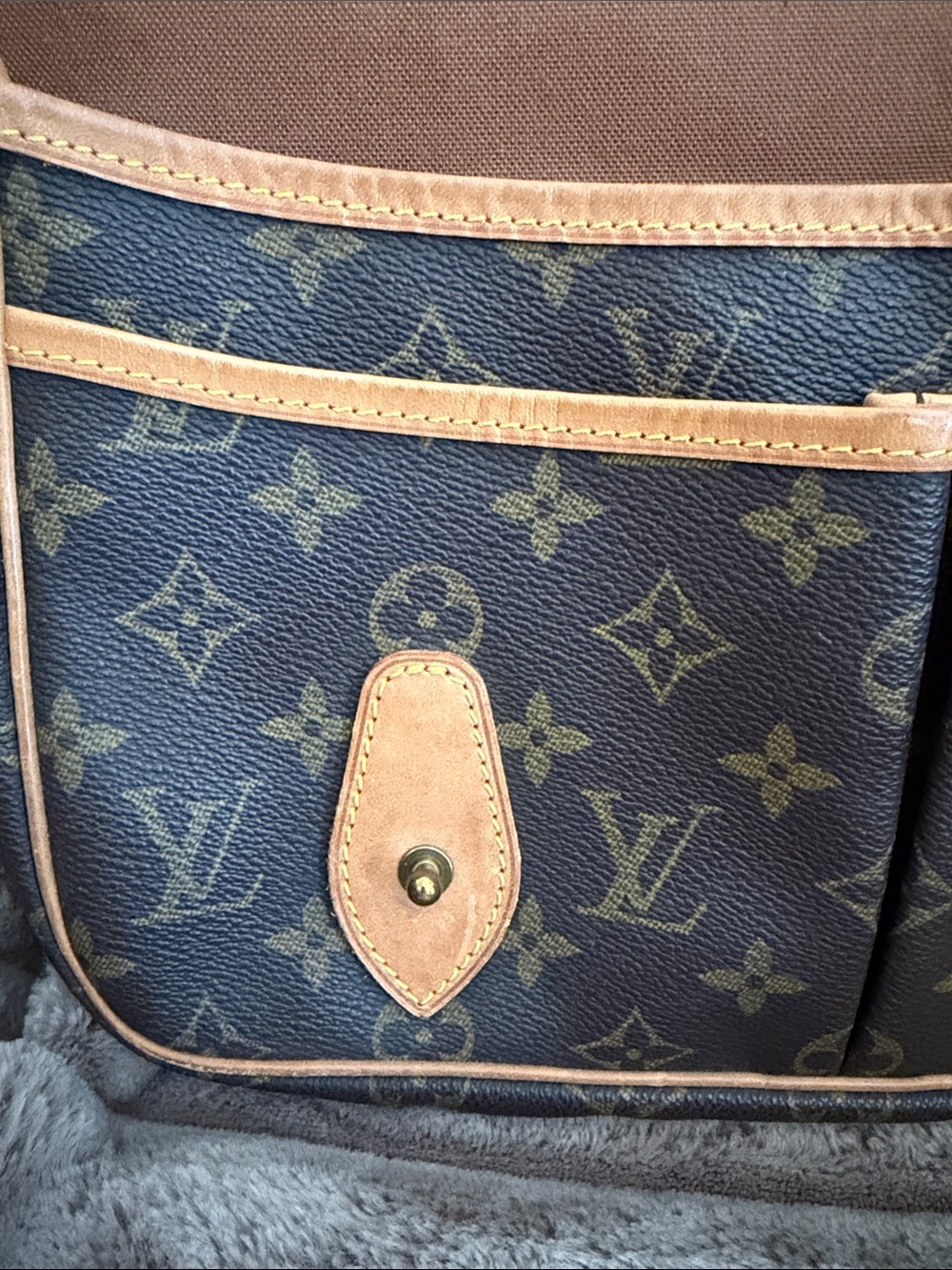Louis Vuitton Monogram Canvas Crossbody Bag - Brown/ Tan - Picture 4 of 15